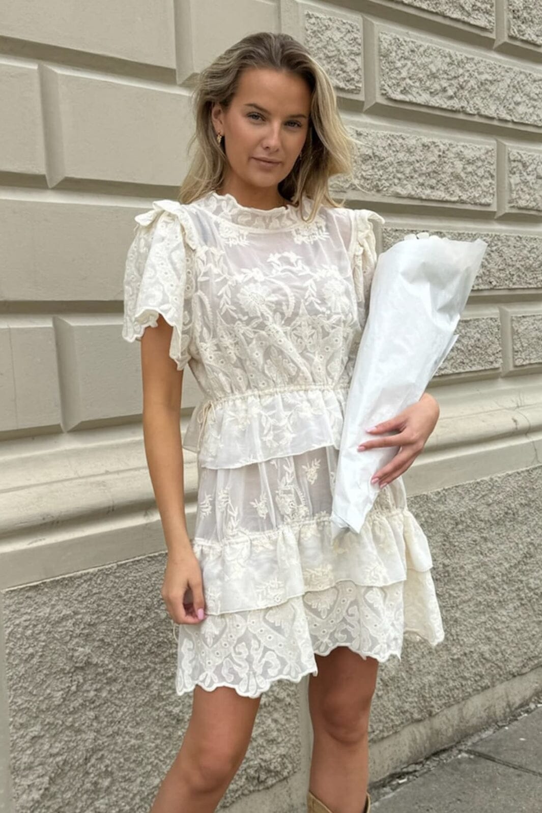 Forudbestilling - BYIC - Ellinoric Lace Layer Dress - vw Vintage White Kjoler