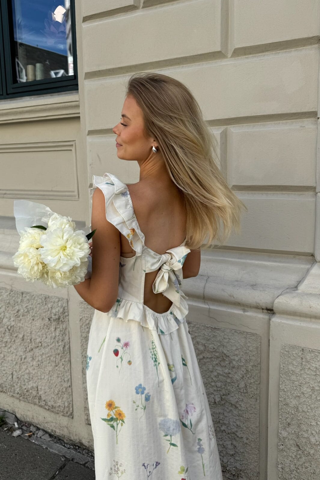 Forudbestilling - BYIC - Melbaic Dress - owfp Off White Flower Print Kjoler