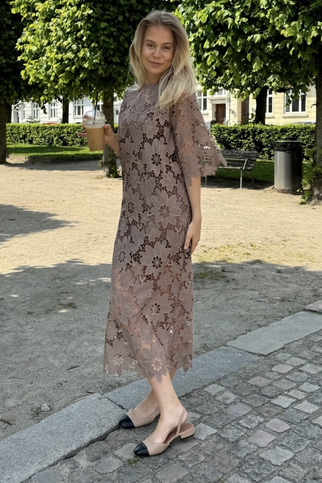 Forudbestilling - BYIC x Molly&My - Klaraic Lace Long Dress - mocca Mocca Kjoler