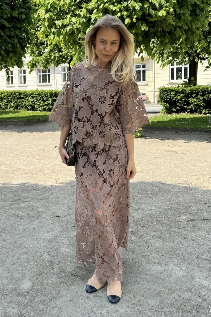 Forudbestilling - BYIC x Molly&My - Klaraic Lace Maxi Skirt - mocca Mocca Kjoler