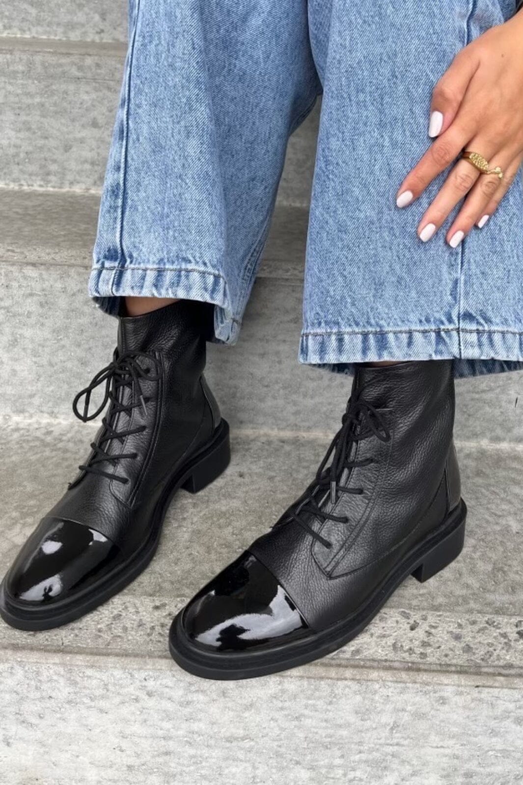 Forudbestilling - Copenhagen Shoes - Power - 00010 Black W/Patent Toe Støvler