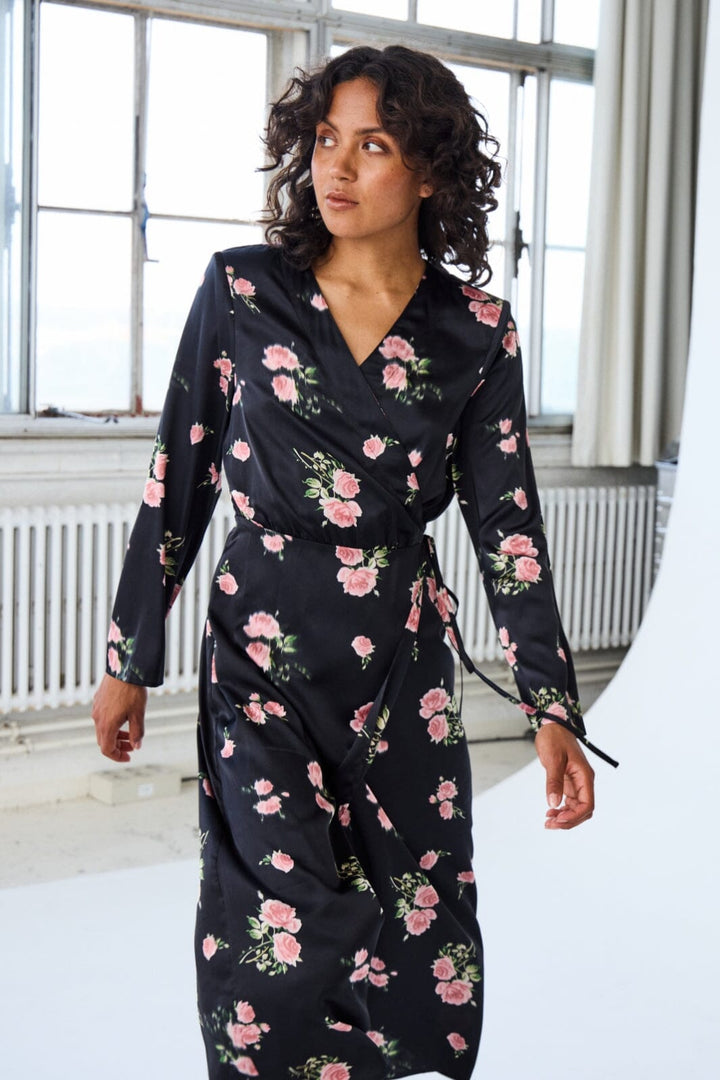 Forudbestilling - Ichi - Ixrose Dr - 205101 Black W/ Pink Kjoler