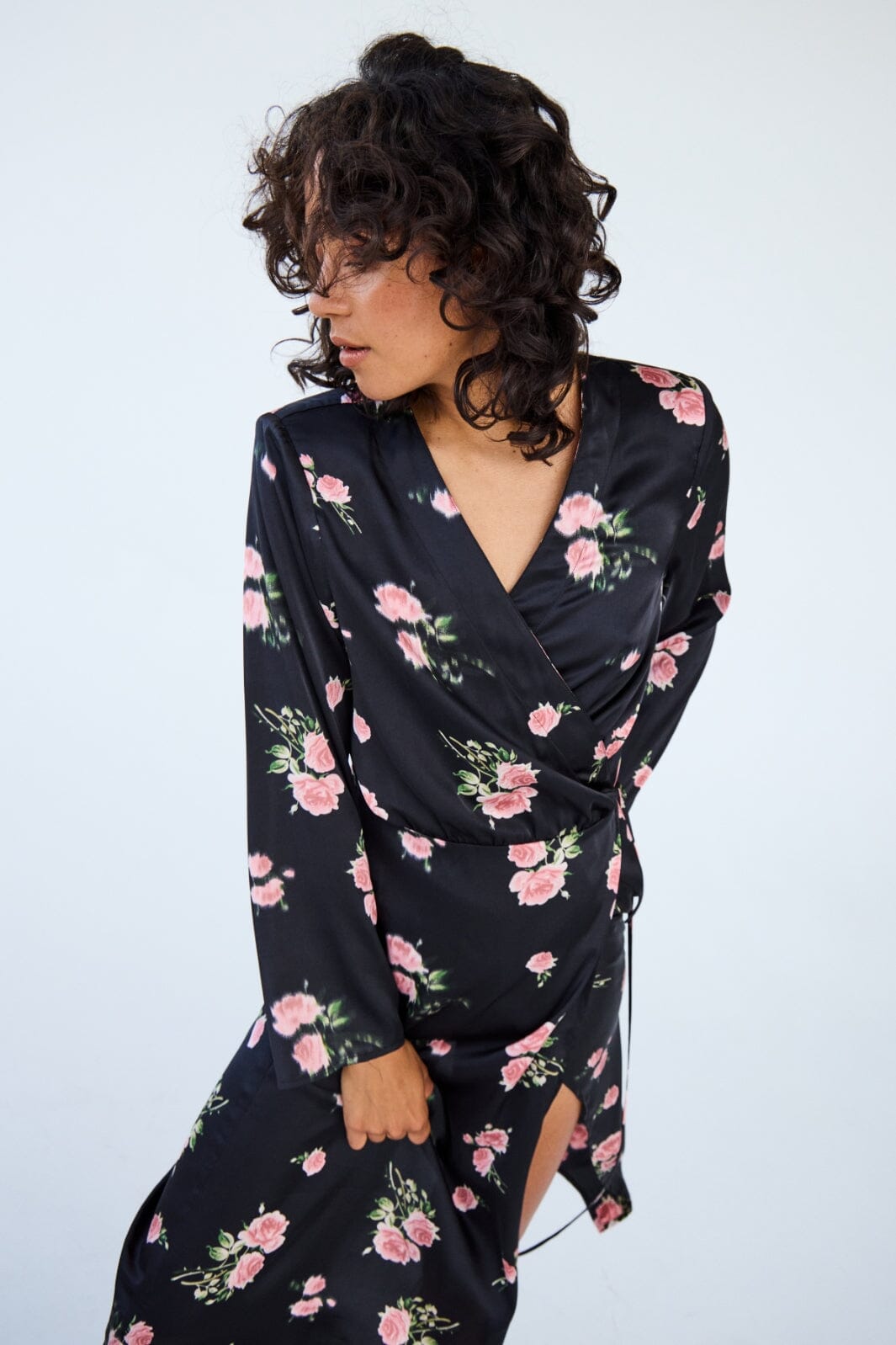 Forudbestilling - Ichi - Ixrose Dr - 205101 Black W/ Pink Kjoler