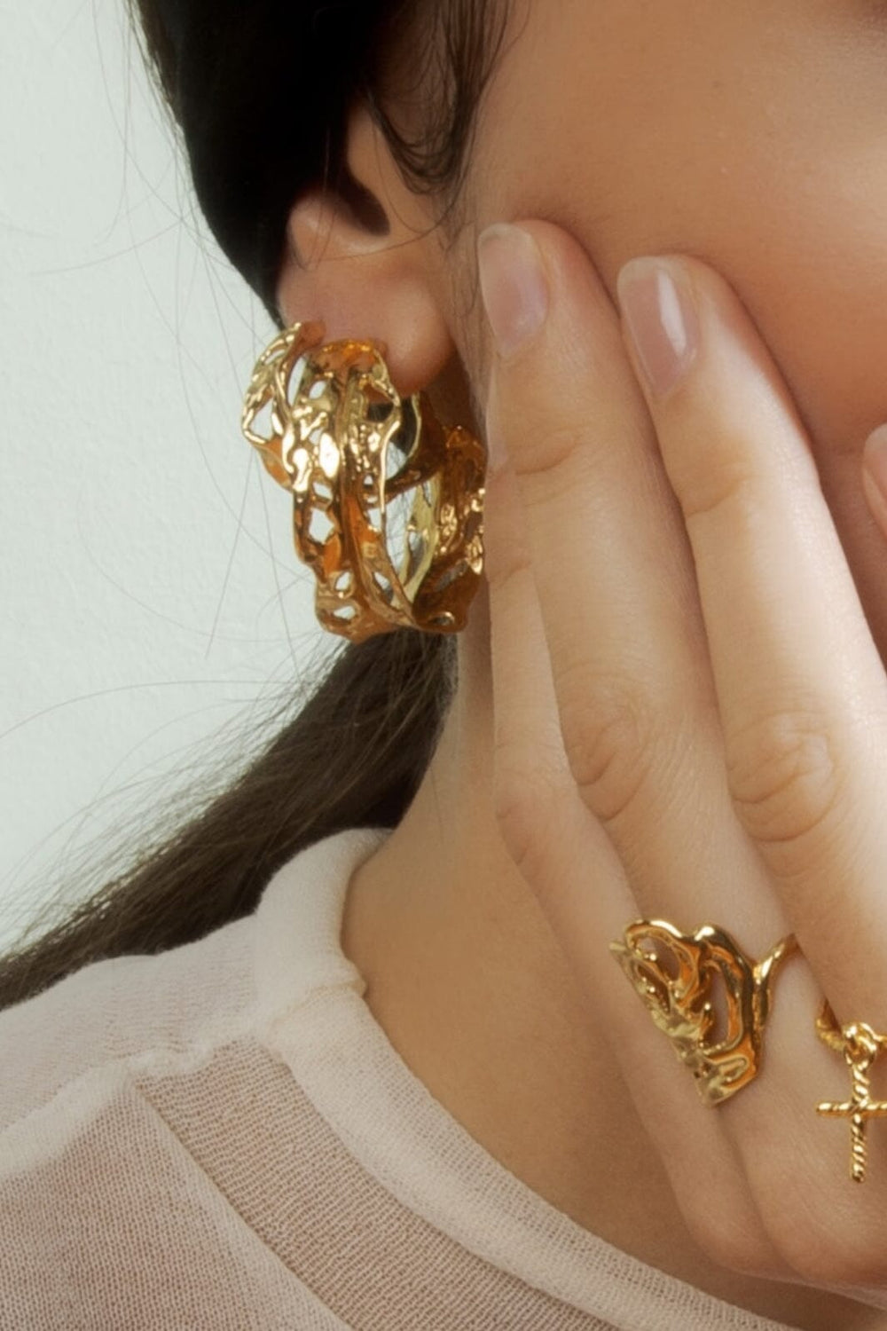 Forudbestilling - Jane Kønig - Leaf Hoop - Forgyldt Øreringe