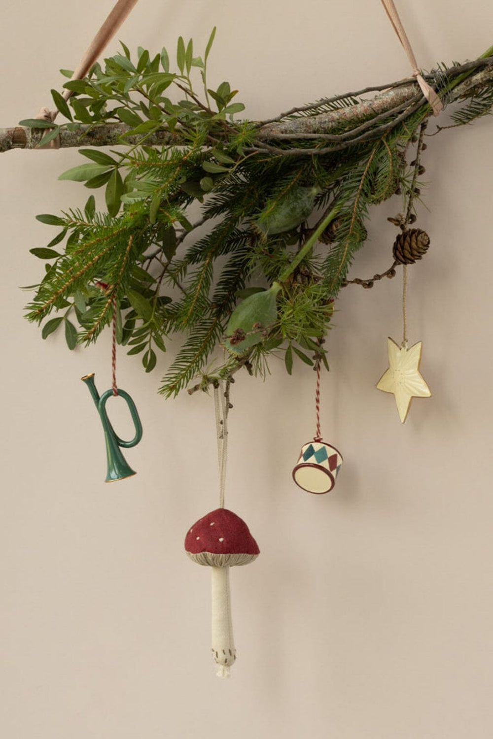 Forudbestilling - Maileg - Metalophæng, Trompet - Mørk Grøn Jul