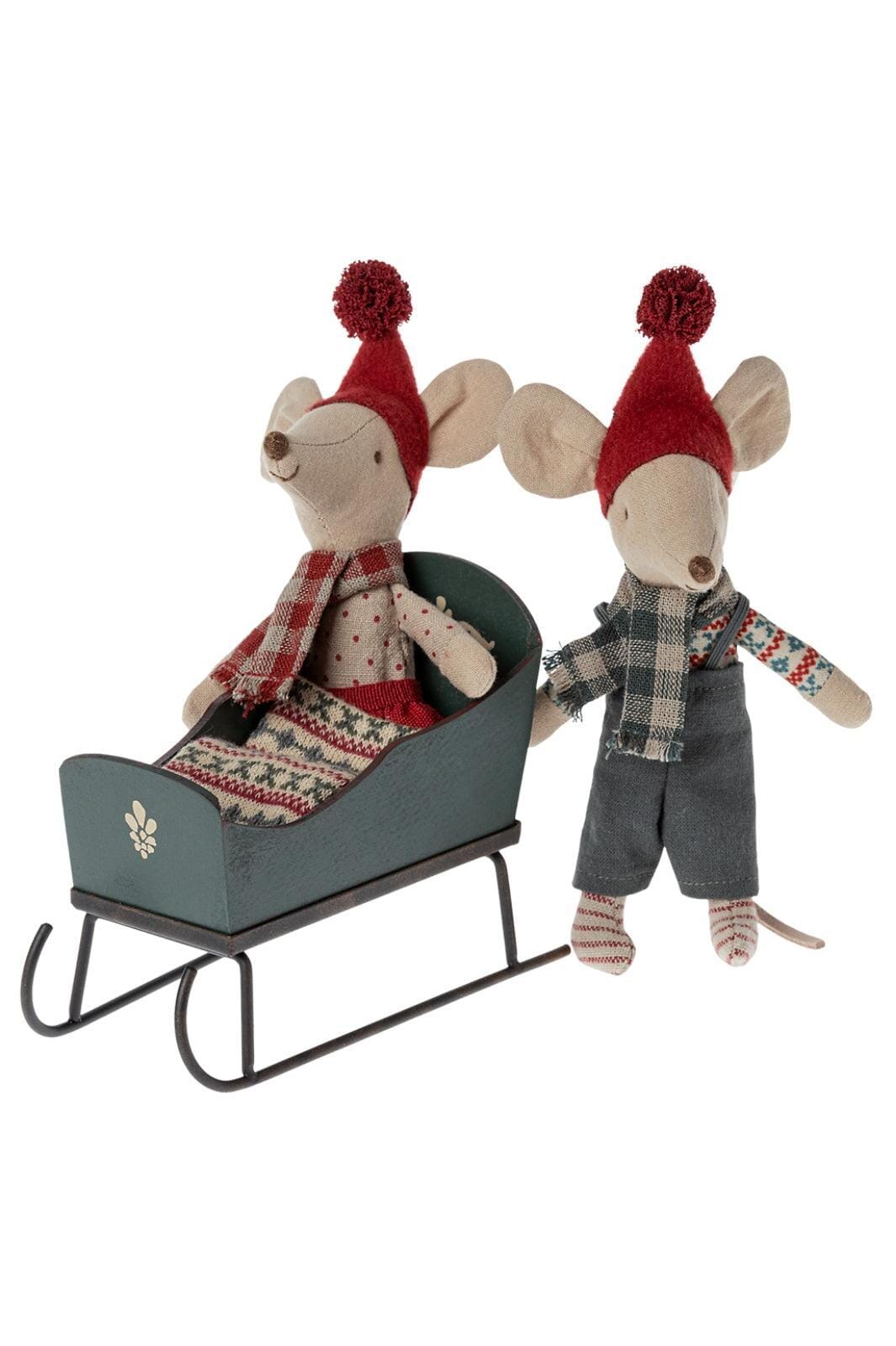 Forudbestilling - Maileg - Sleigh, Mouse - Green Jul