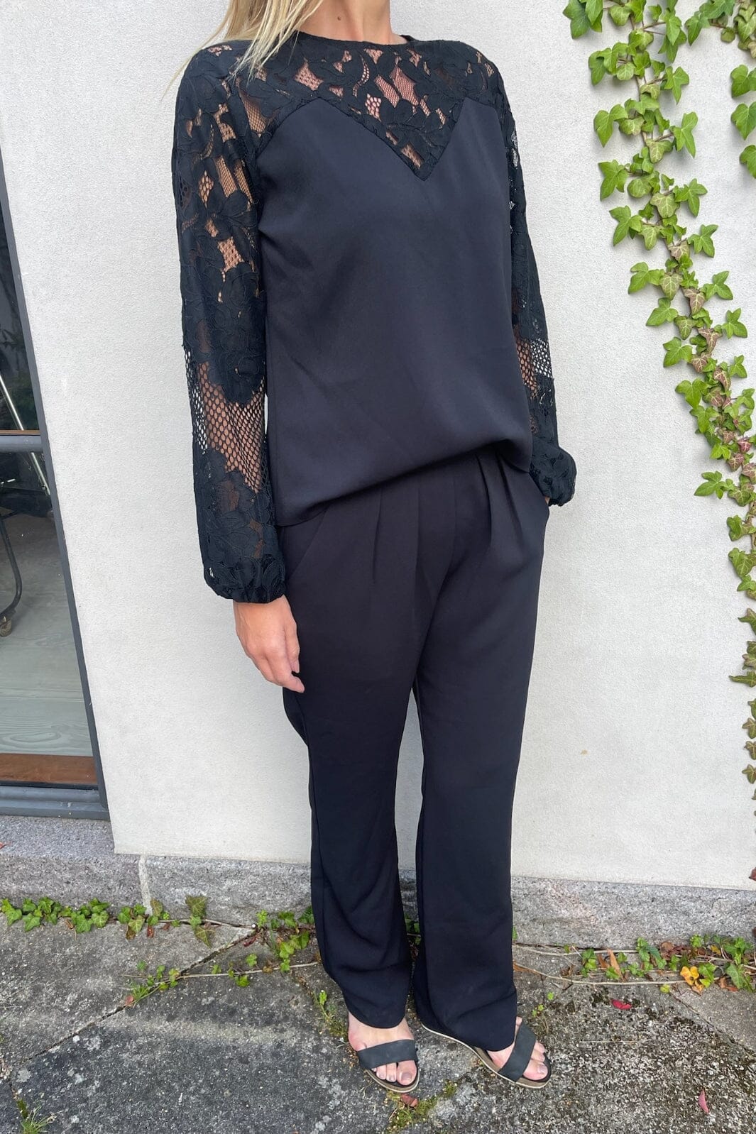 Forudbestilling - Neo Noir - Antonia Crepe Jumpsuit - Black Buksedragter