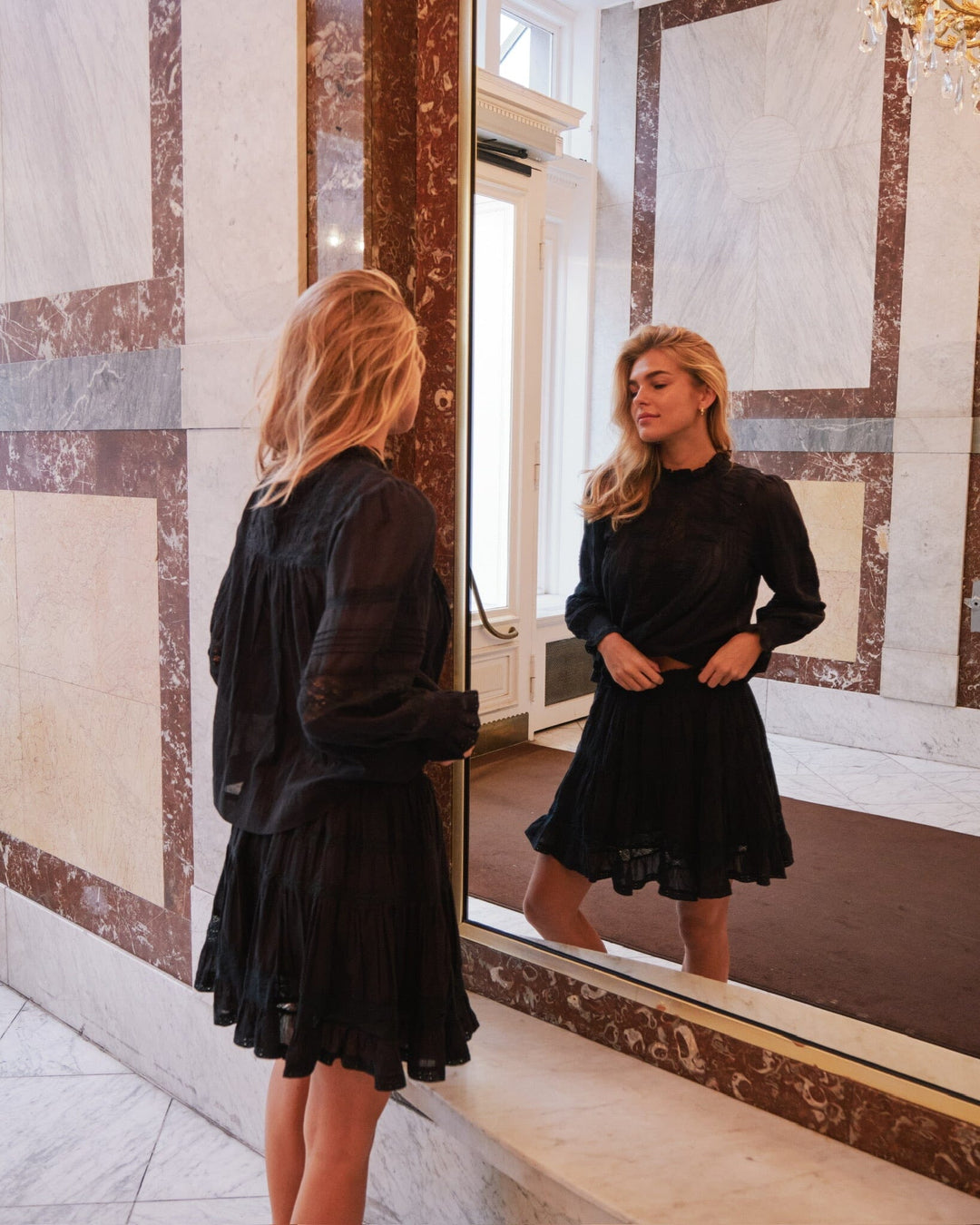 Forudbestilling - Neo Noir - Ebba S Voile Blouse 163142 - 141 - Navy Bluser