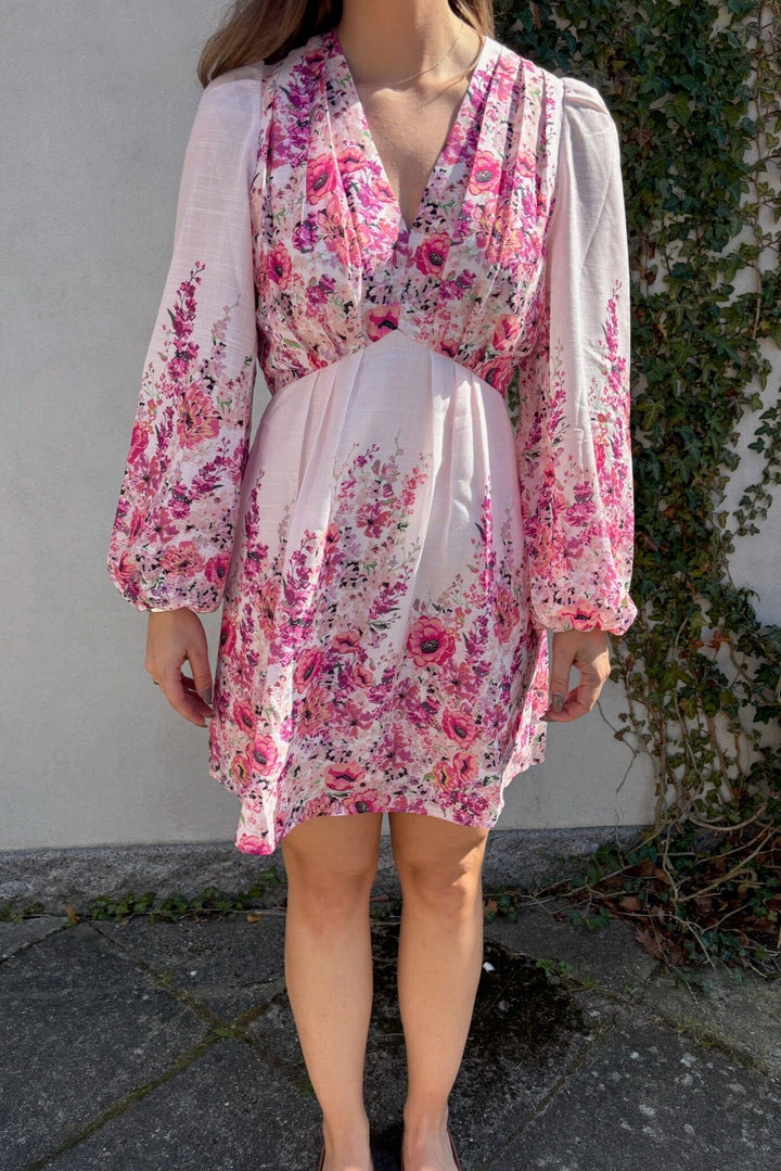 Forudbestilling - Neo Noir - Semila Flower Print Dress 166452 - 165 - Rose Kjoler