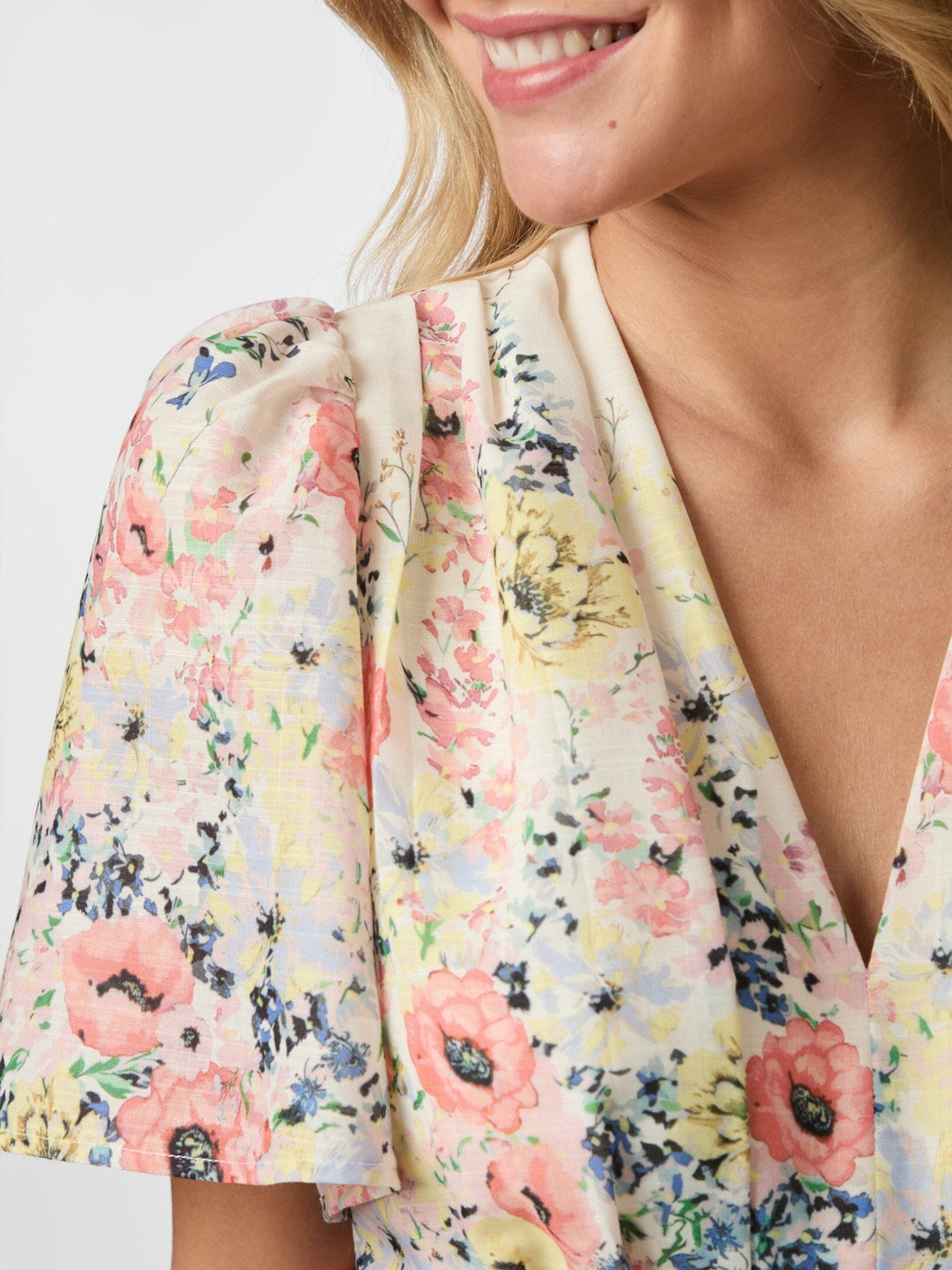 Forudbestilling - Neo Noir - Shena Flower Print Dress 166451 - 122 - Creme Kjoler