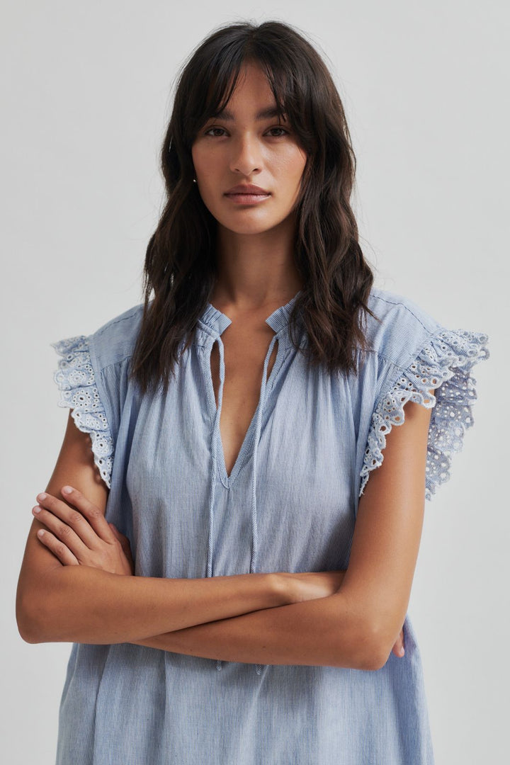 Forudbestilling - Second Female - Laure Dress 59715 - Light Blue Stripe Kjoler