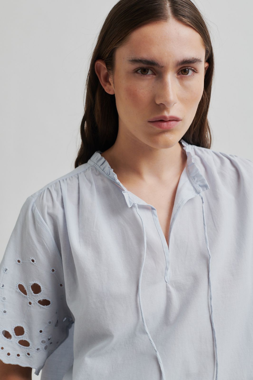 Forudbestilling - Second Female - Limona Blouse 59644 - Gray Dawn Bluser