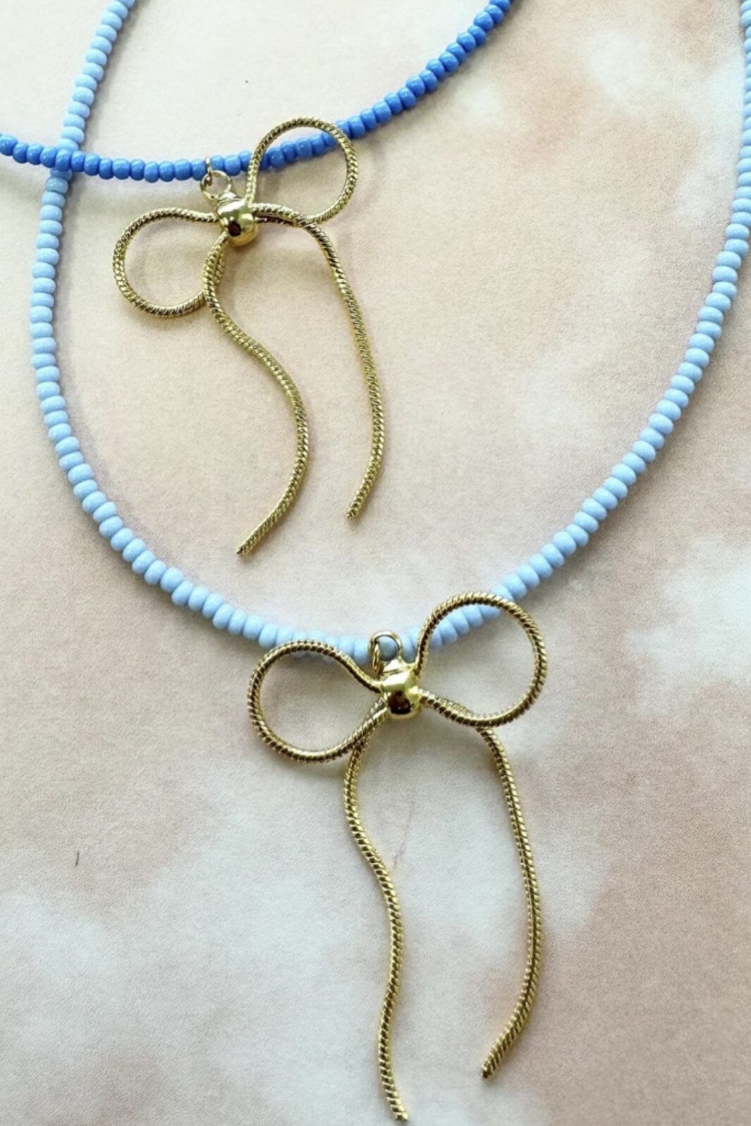 Friihof + Siig - Sløjfe Kæde - Lyse Blå Halskæder