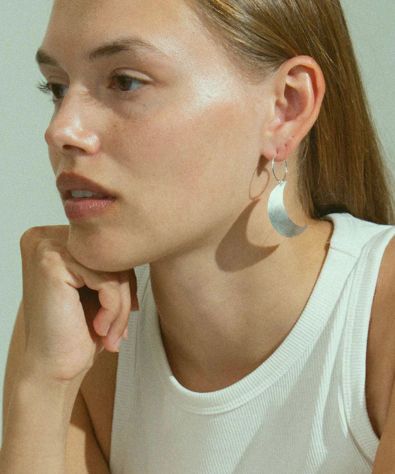Jane Kønig - Big Half Moon Creole - Silver Øreringe