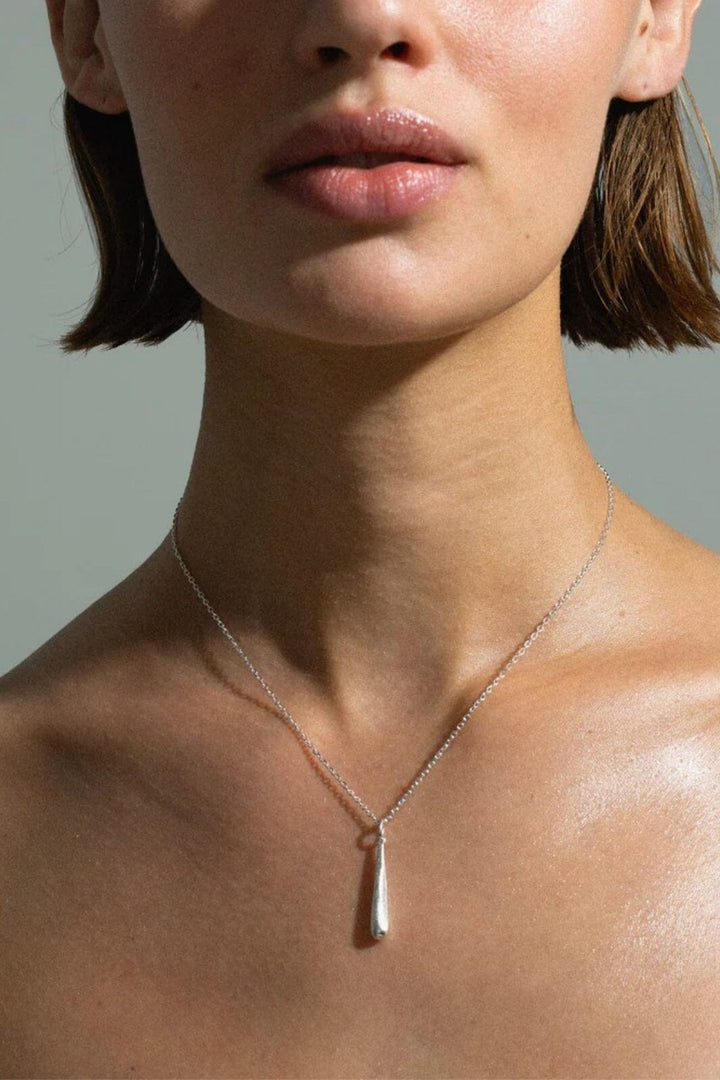 Jane Kønig - Orbis Drop Pendant ODP-SS25-S - Forsølvet