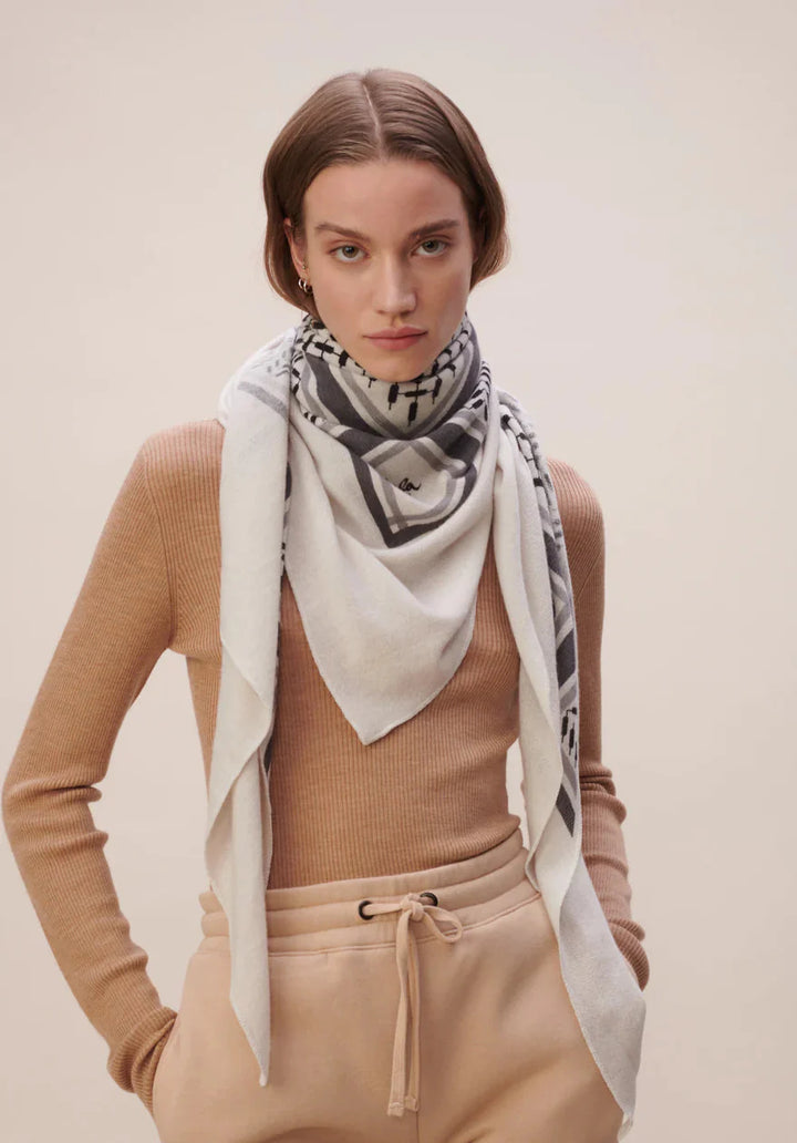Lala Berlin - Triangle Trinity Classic L - Alabastro off-white Tørklæder