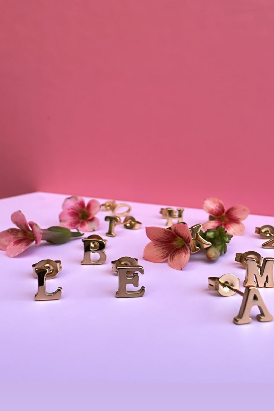 Mellow Moon - Letter Studs - Forgyldt Øreringe