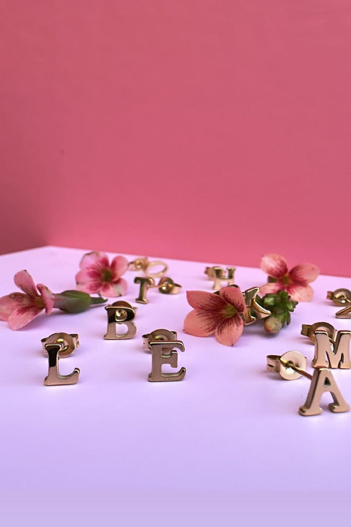 Mellow Moon - Letter Studs - Forgyldt Øreringe