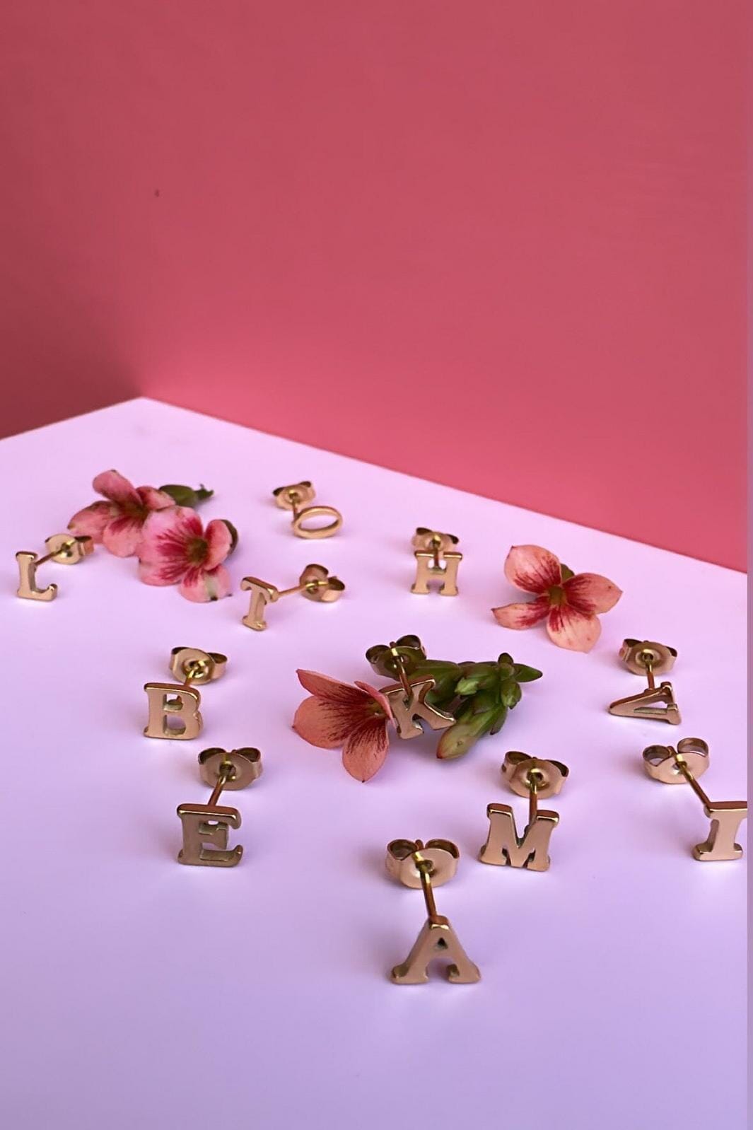 Mellow Moon - Letter Studs - Forgyldt Øreringe