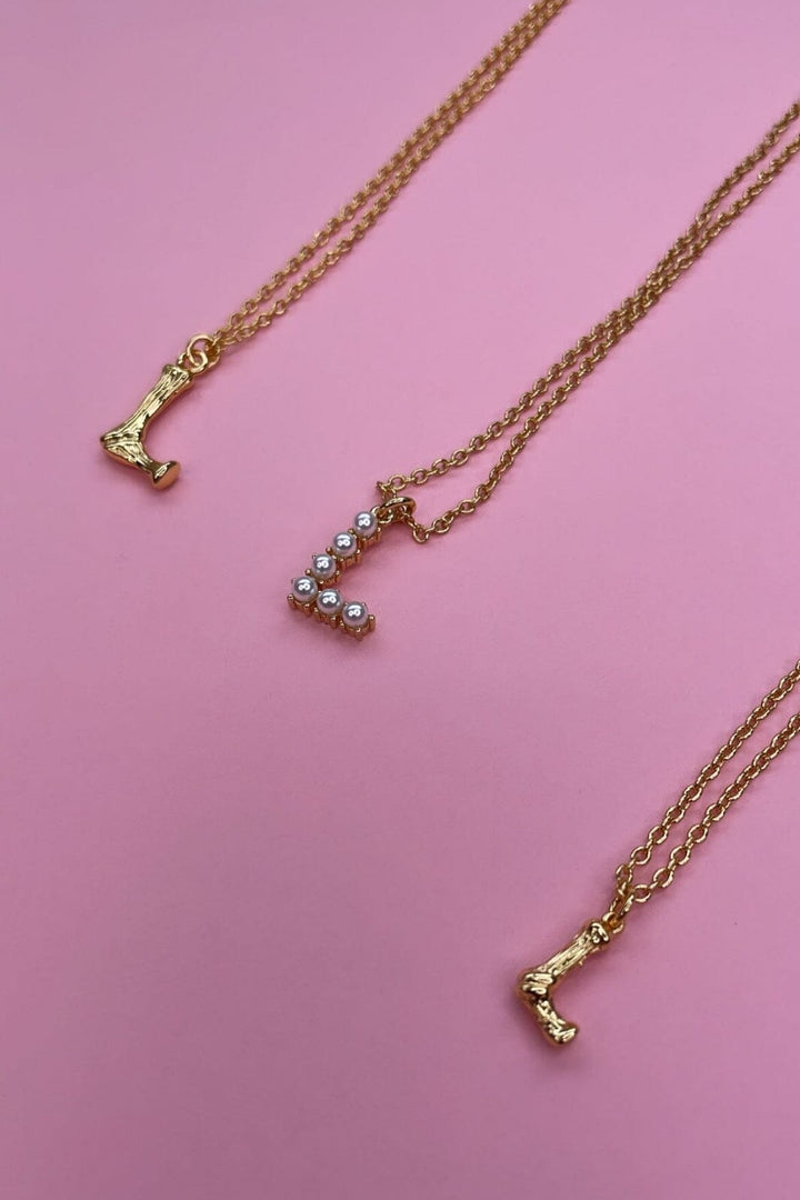 Mellow Moon - Pearl Letter Necklace - Forgyldt Halskæder
