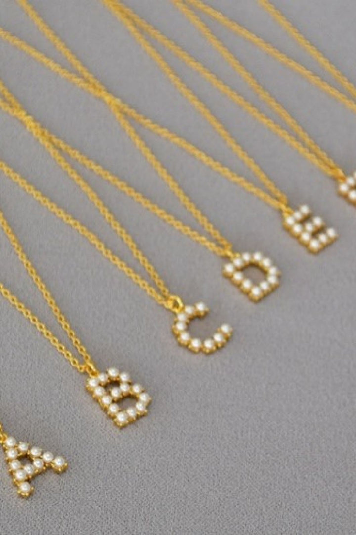 Mellow Moon - Pearl Letter Necklace - Forgyldt Halskæder
