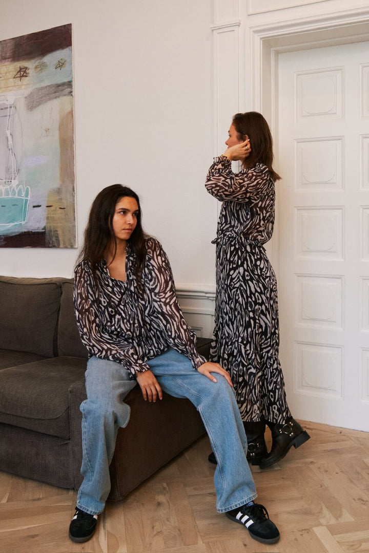 Neo Noir - Leia Abstract Leo Blouse 164591 - Black Bluser