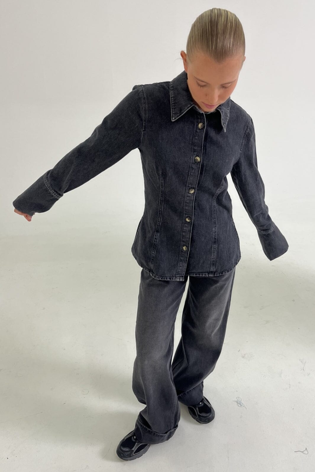 Only - Onlnara L/S Fitted Shirt Sik - 4717340 Washed Black Skjorter