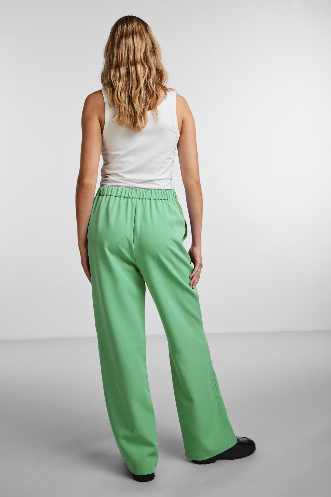 Pieces - Pcbossy Hw Wide Pants - Absinthe Green Bukser