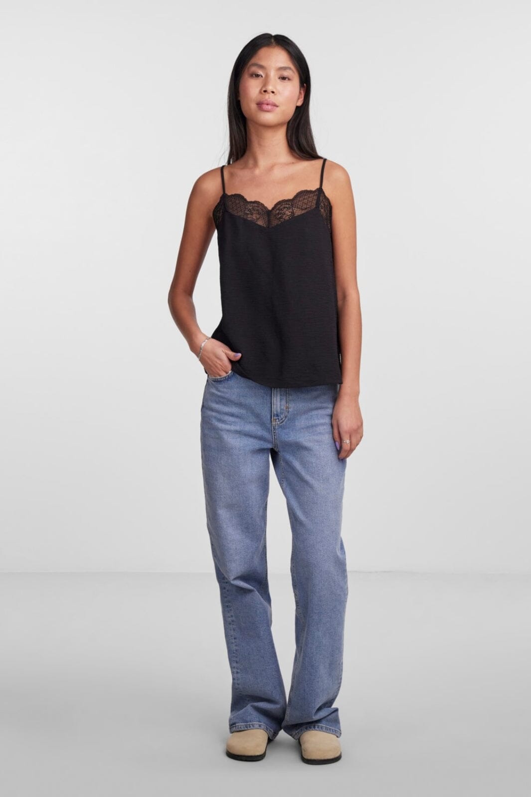 Pieces - Pctiffany Strap Lace Top Bc - Black Tank Top