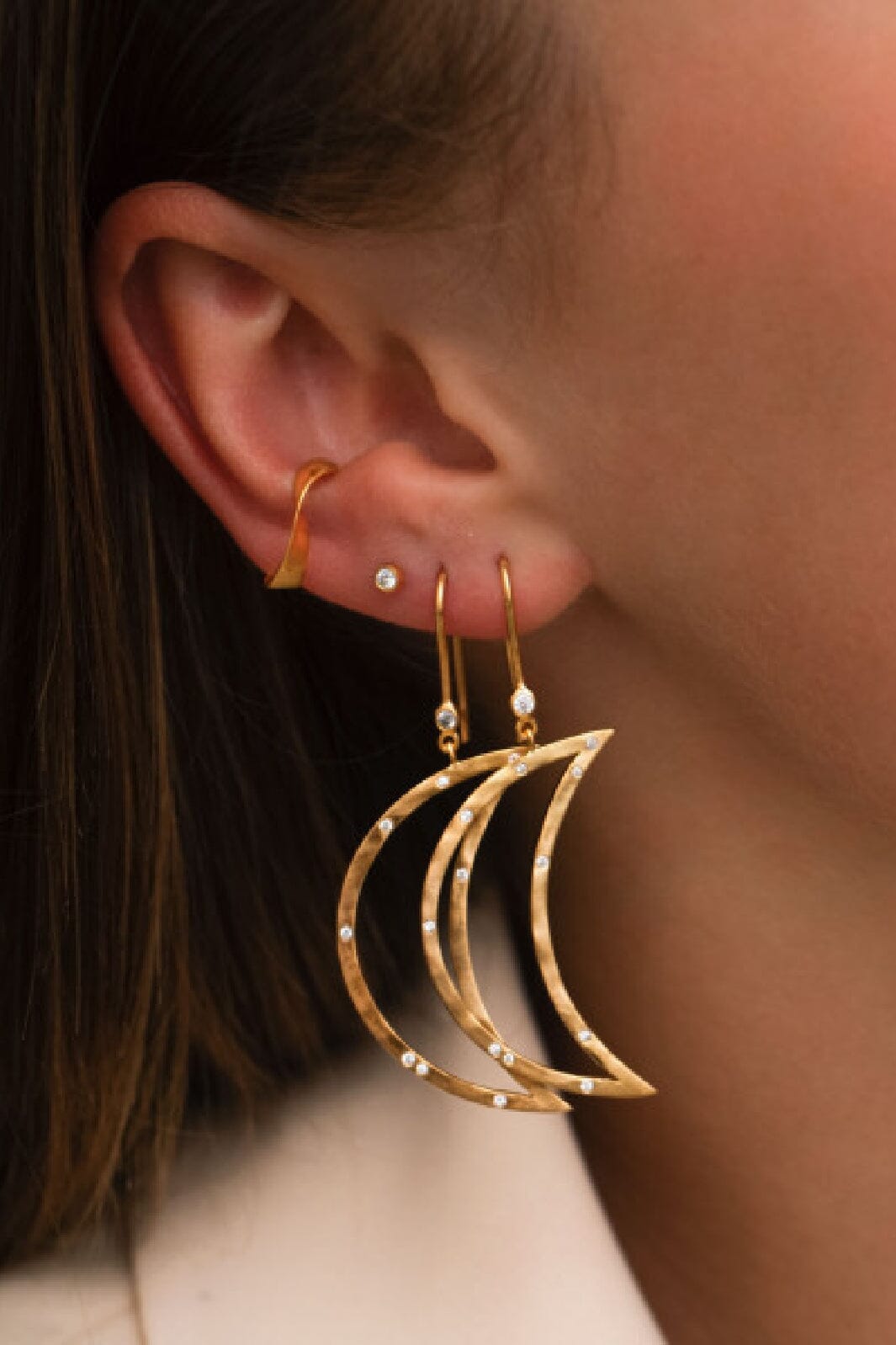 Stine A - Big Bella Moon With Stones Earring Gold - 1260-02-S Øreringe