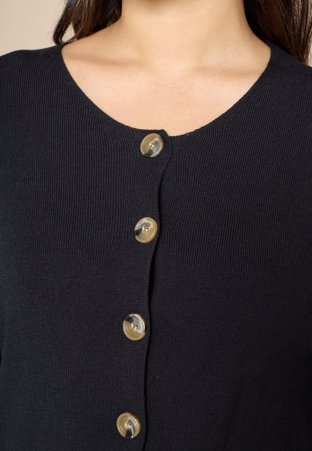 Love & Divine - Love1490 19567 - 000 - Black