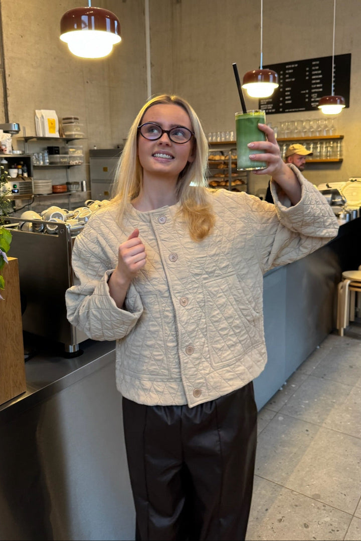 Sisters Point - Lisana-Ja 19700 - 206 - Sandstone