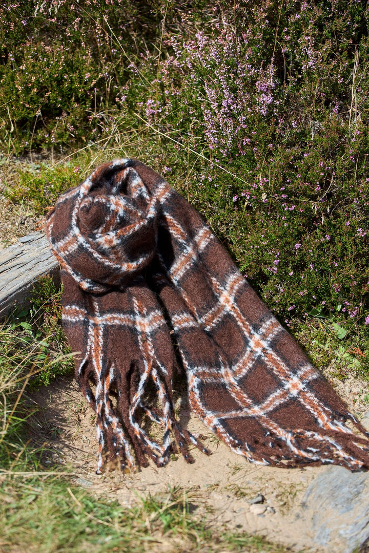 Black Colour - Bcpauline Chekered Winter Scarf 208411 - Mocca