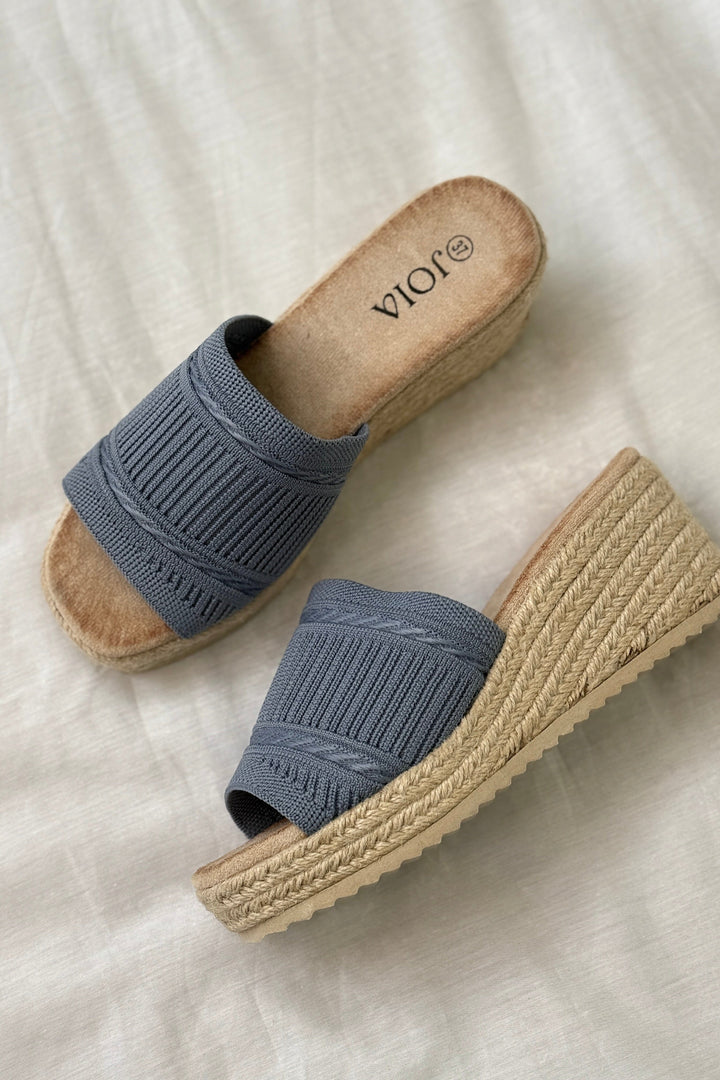 Bloom - Yliana Sandaler - Blue Sandaler 