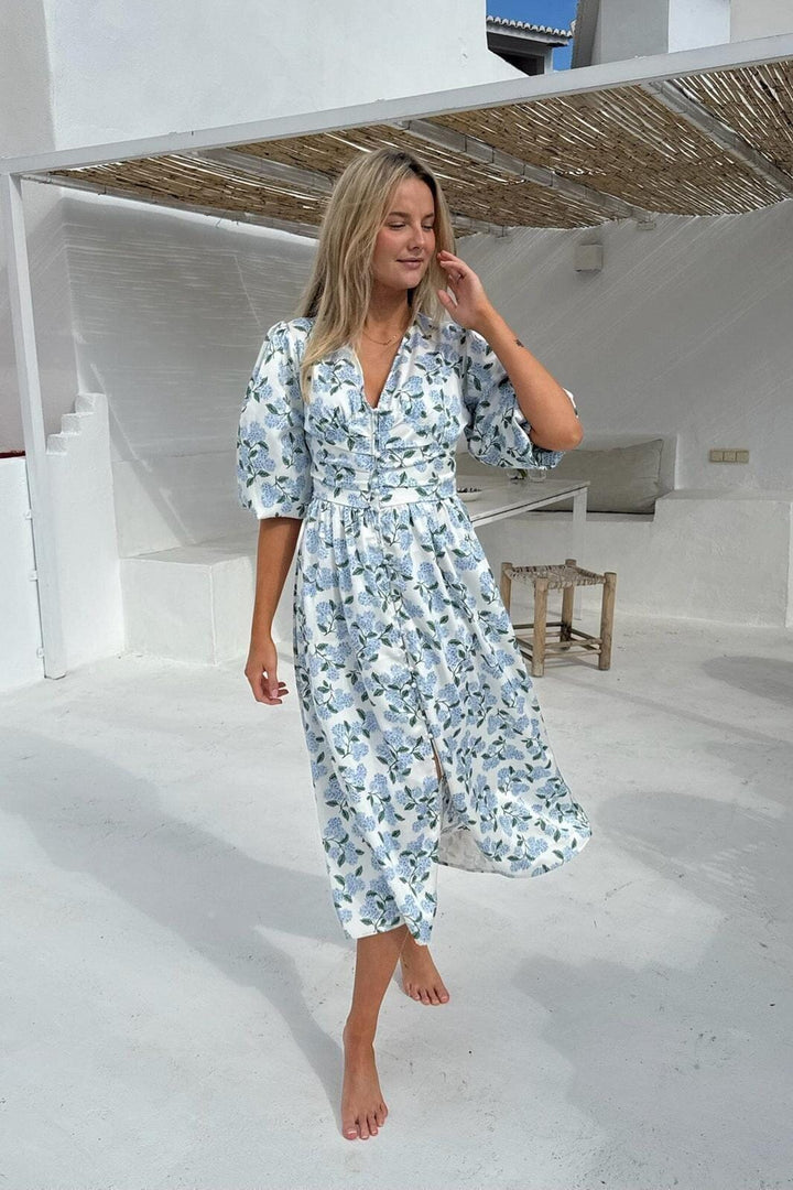 BYIC - Adelic Long Dress A2327 - Blue Hydrangea Print Kjoler 