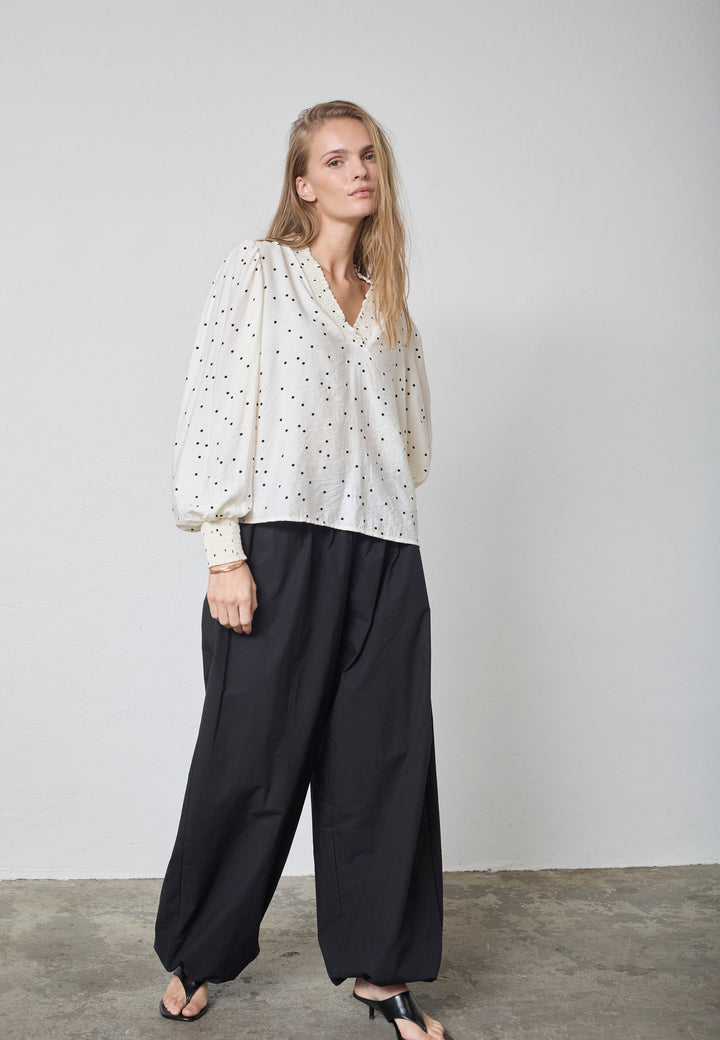 Co´Couture - Diemcc Dot V-Blouse 45062 - 1196 - Offwhite-Black Bluser 