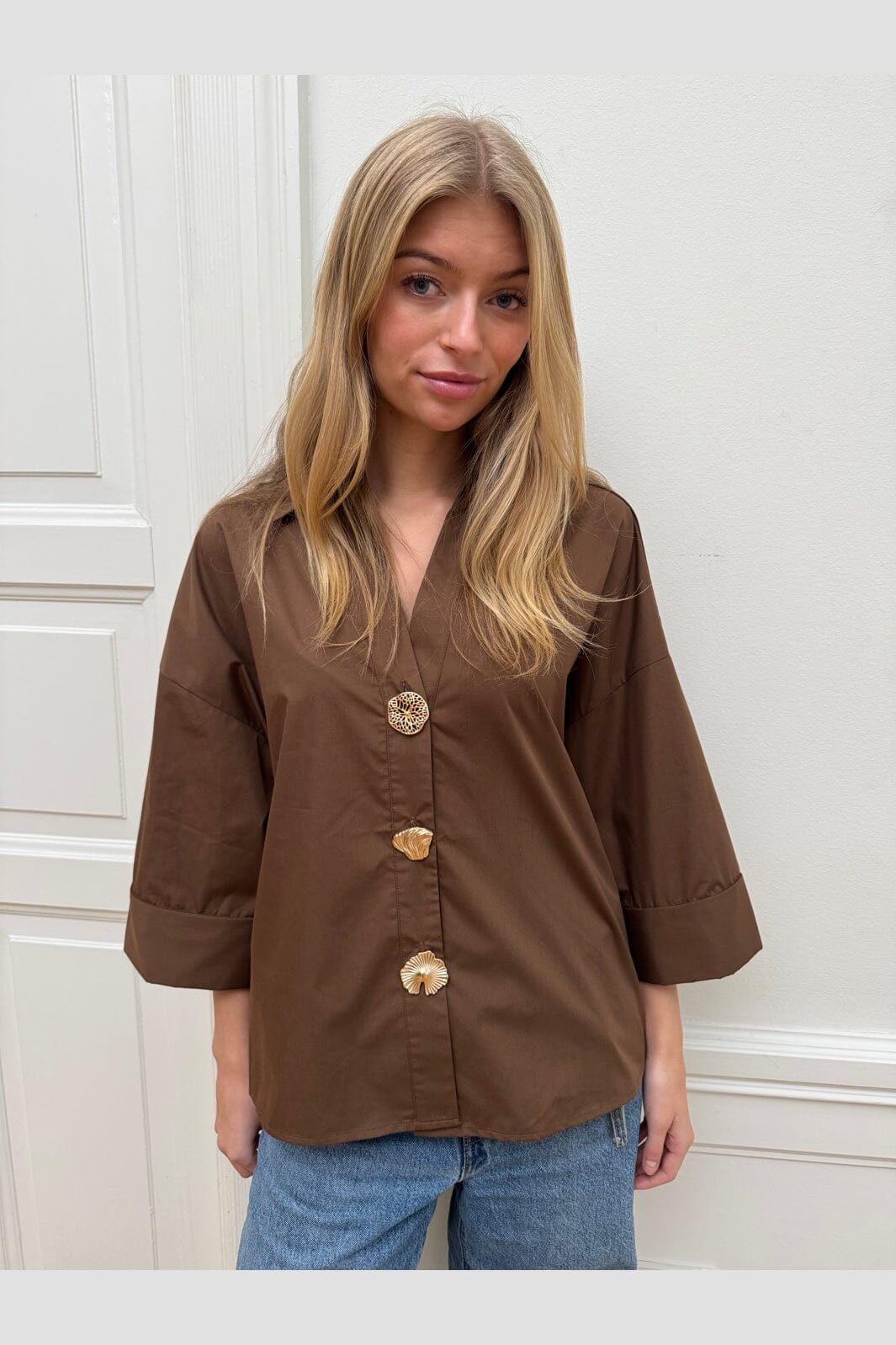 Continue - Augusta Big Gold Buttons 15171 - Brown