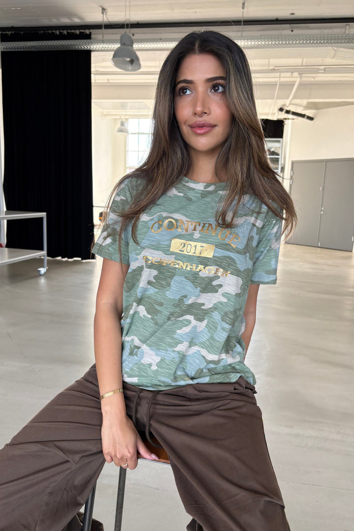 Continue - Dea Ss 15362 - Camouflage T-shirts 
