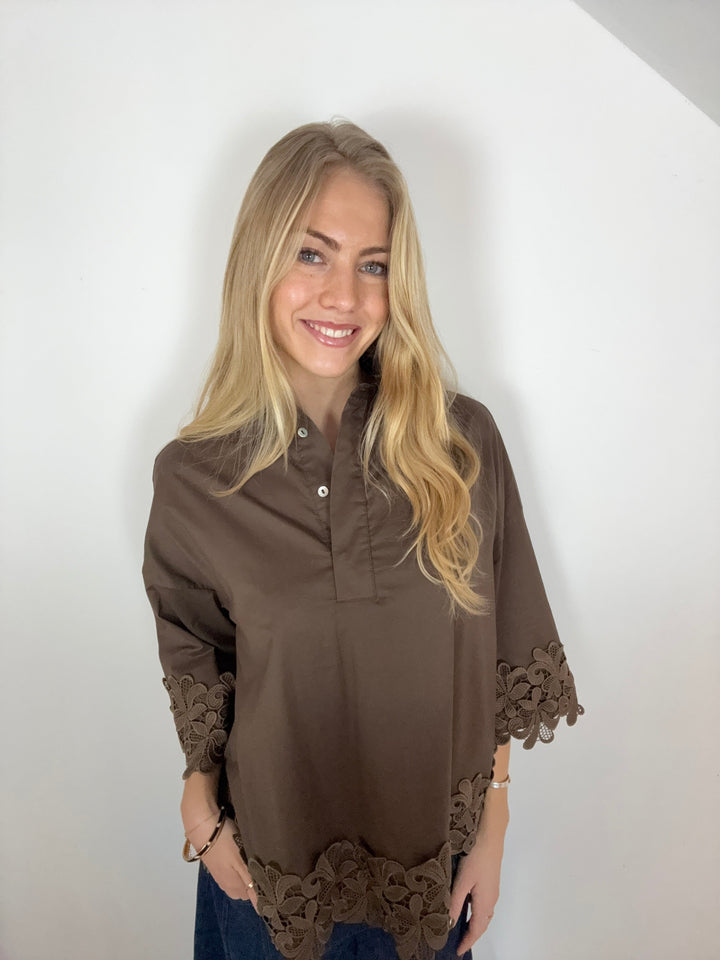 Continue - Klara Embroidery 15118 - Brown Bluser 
