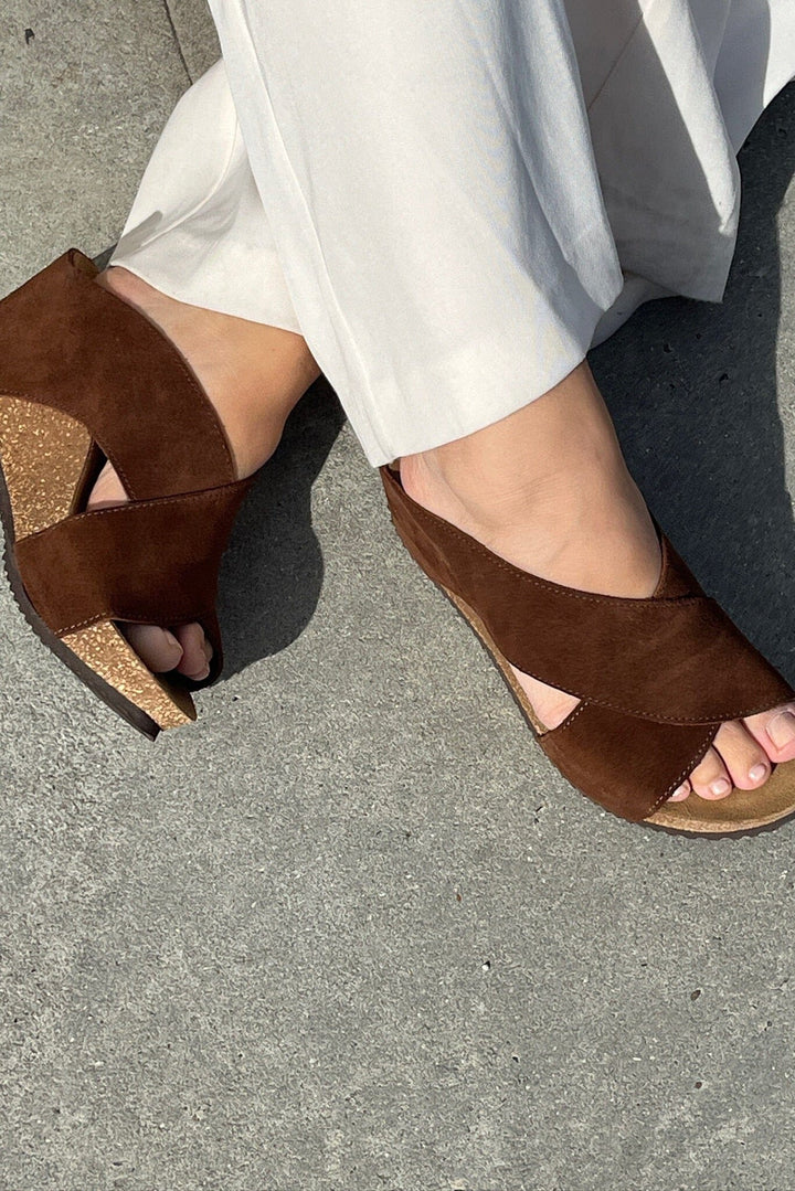 Copenhagen Shoes - Frances 23 Suede CS7495 - 00066 - Dark Brown (Marrone 417) Sandaler 