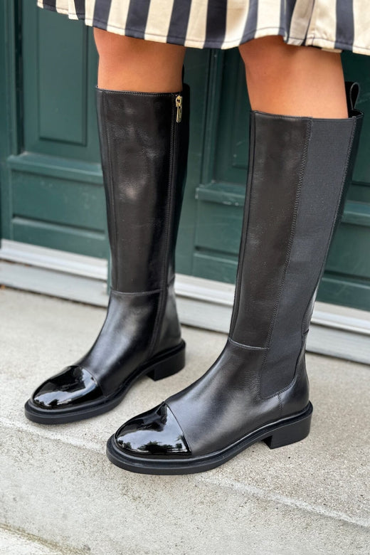 Copenhagen Shoes - The Love Boot Patent / Toe - 0001 Black Støvler 
