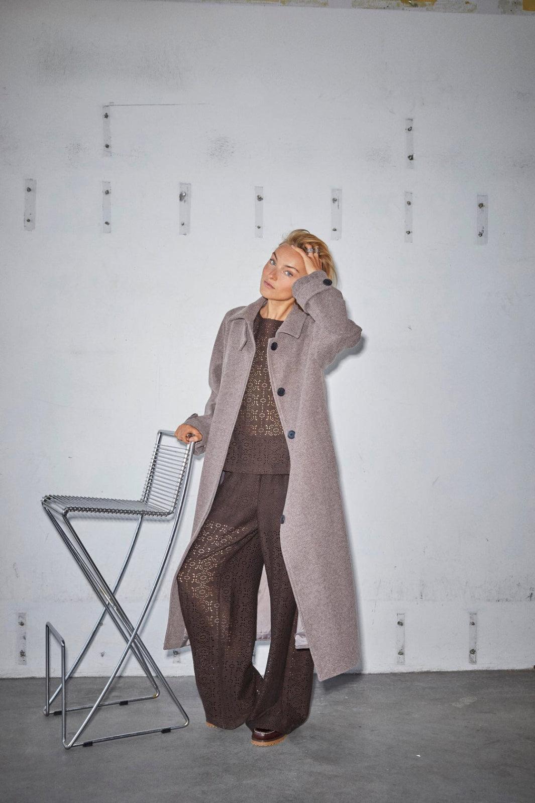 Sisters Point - Caleb-N.Long1 18783 - 216 - Brown Mel. Jakker 