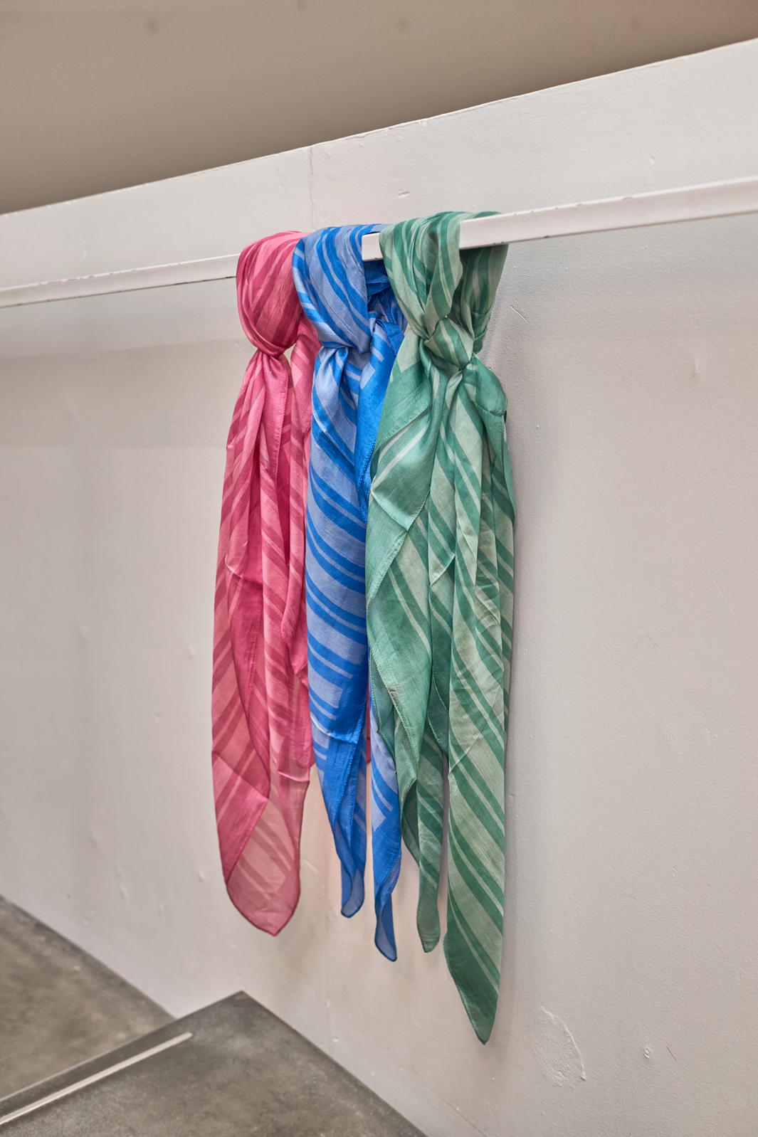 Black Colour - Bckaisa Silk Scarf 208429 - Rose