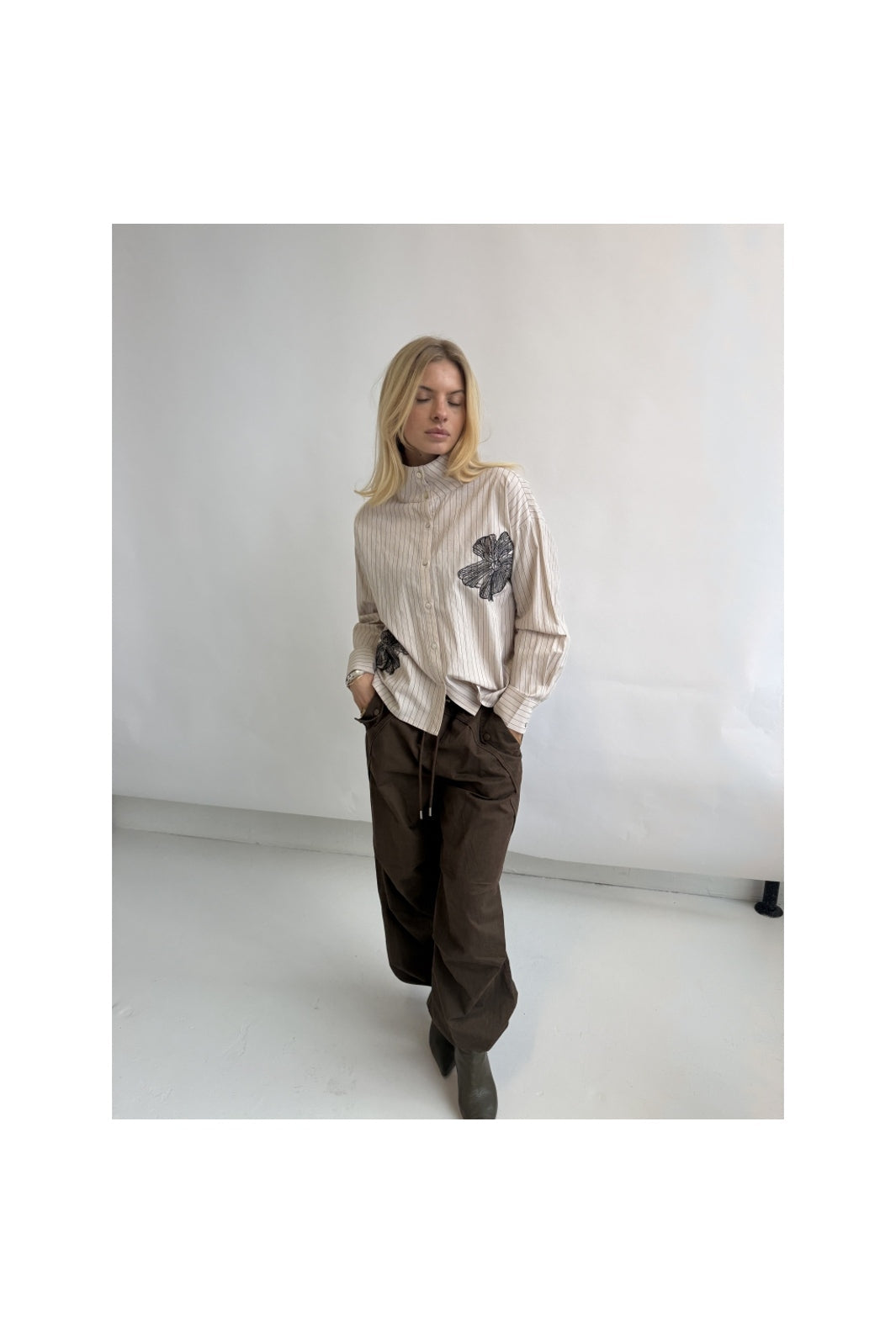 Continue - Jessie Embroidery 15117 - Sand Stripe