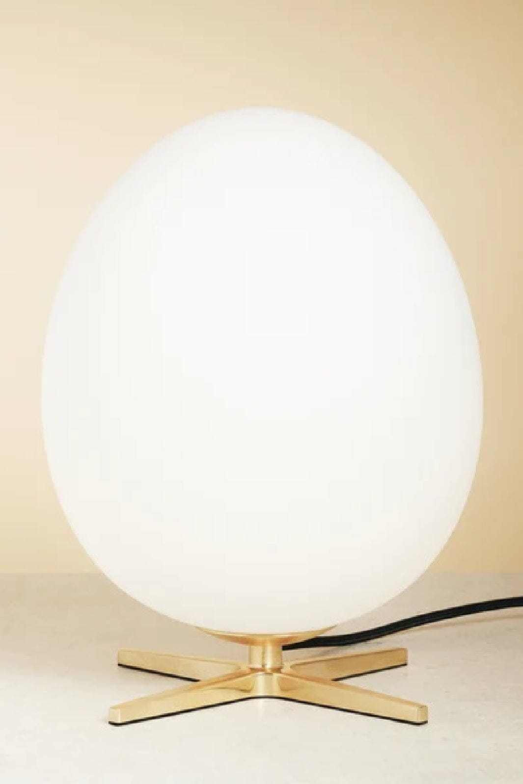 Forudbestilling - Brainchild - Ægget Lampen - Børstet Messing (Marts/April) Interiør 