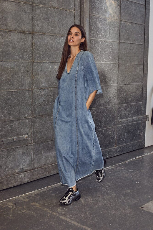 Forudbestilling - Haute L'Amitié - Denim Hem Dress HL10226 - Denim Blue Kjoler 