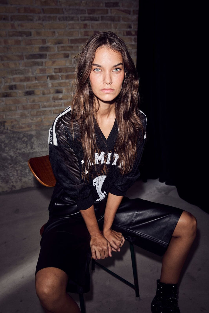 Haute L'Amitié - Lace Football V- Blouse HL10468 - Black Bluser 