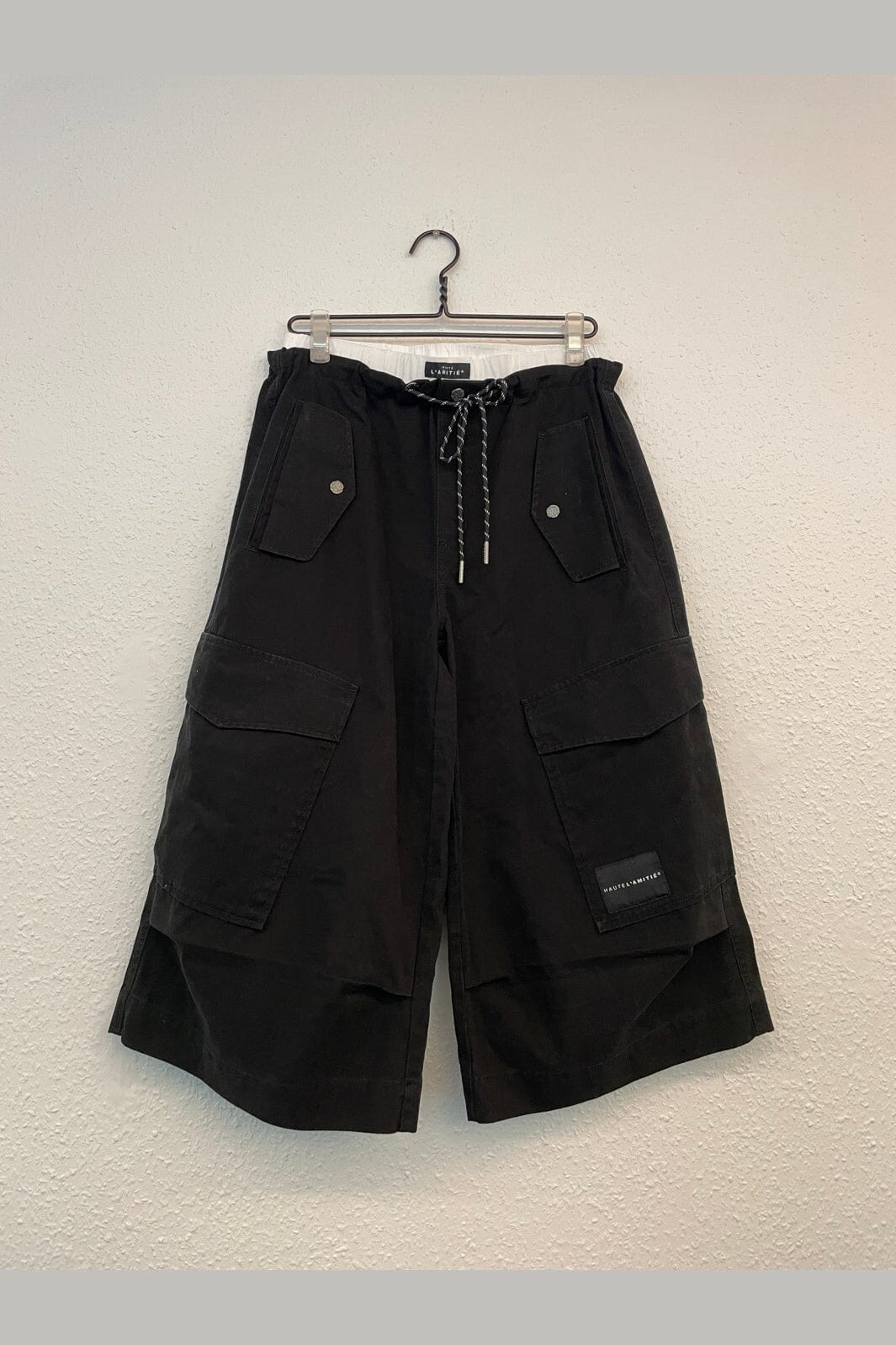 Haute L'Amitié - Pull On Cargo Bermudas HL11005 - Black