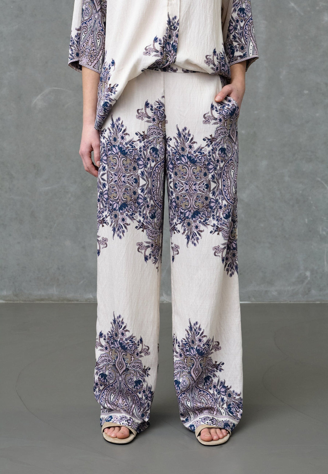 Love & Divine - Love1024-62 19893 - 802 - Champagne Paisley Bukser 