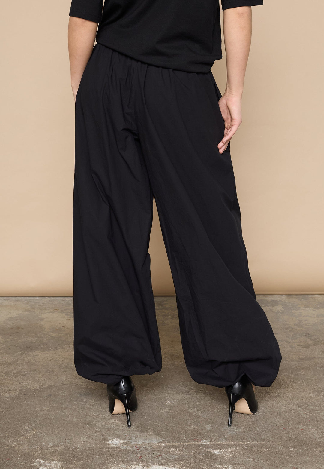 Love & Divine - Love1466 19473 - 000 - Black Bukser 